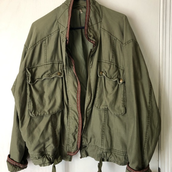 Free People SZ L army green heavy warm coat. Preowned in great condition. - Picture 2 of 7